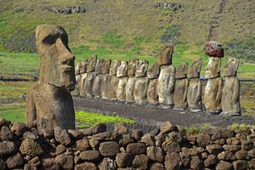 El "moai viajero" y sus 15 antagonistas en Tongariki