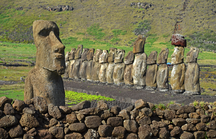 El "moai viajero" y sus 15 antagonistas en Tongariki
