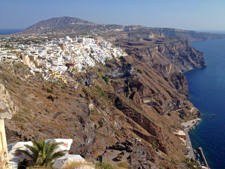 Vista de Thira, capital de Santorini