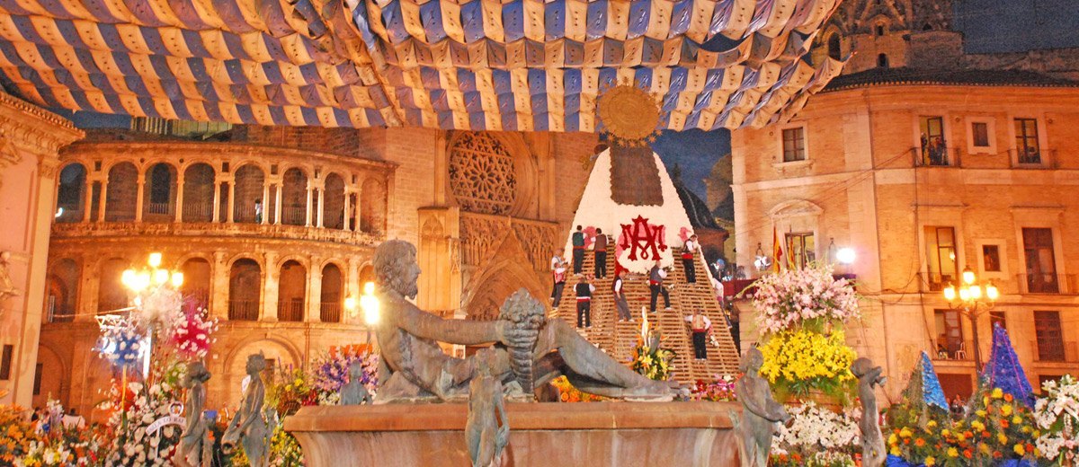 Ofrenda floral - Plaza de la Virgen
