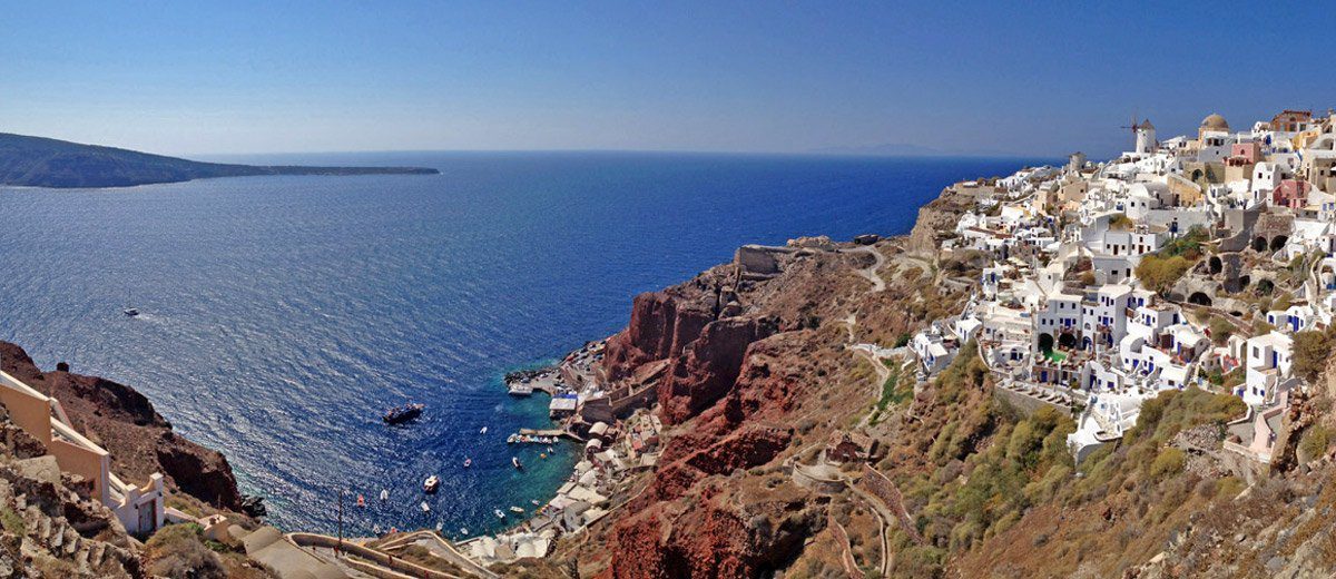 Puerto y cala de Amoudi