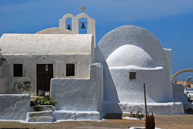 Capillas y casas encaladas de sencillos volúmenes