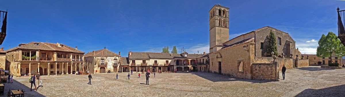 Panorámica de la Plaza Mayor de Pedraza (Segovia)