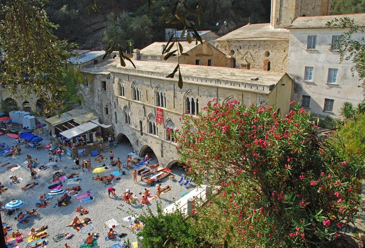 Playa y Abadía de San Fruttuoso