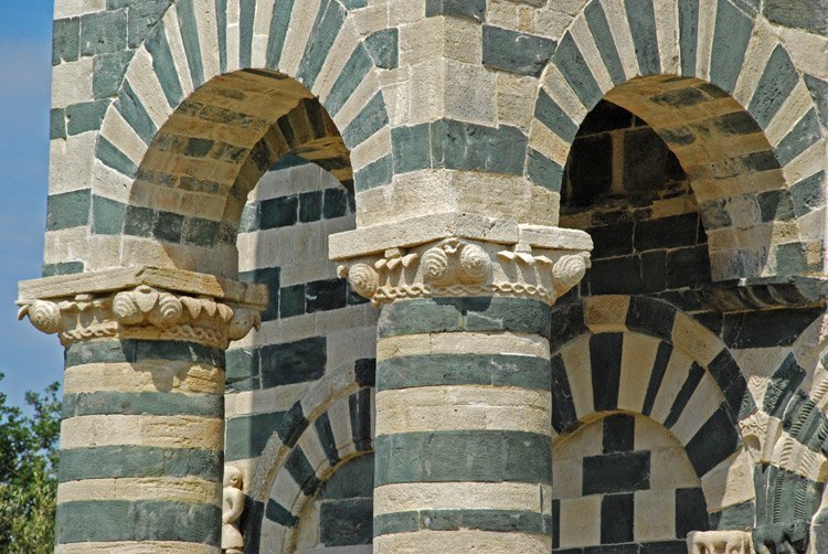 Capiteles