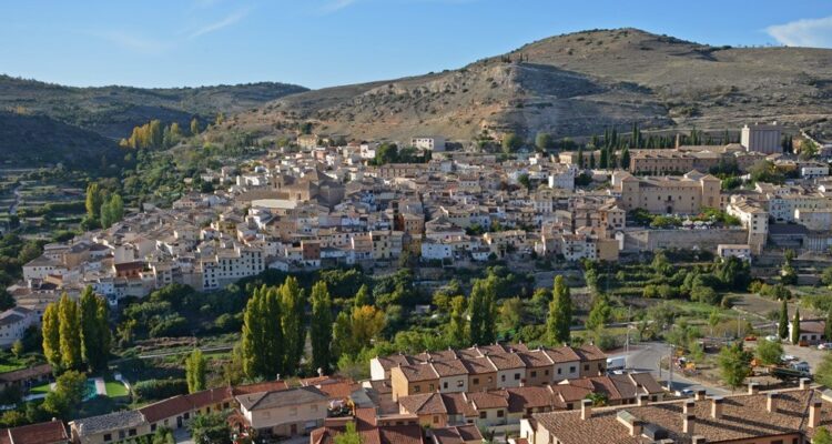 Cuestas: Pueblos edificados sobre las lomas de los valles.