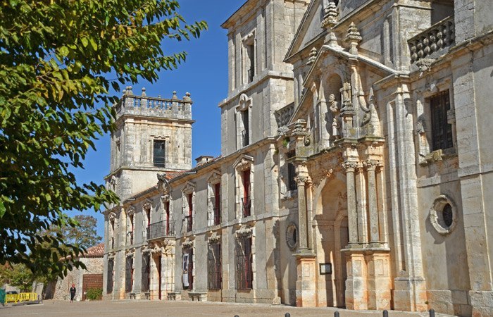 Fachada del Palacio e Iglesia