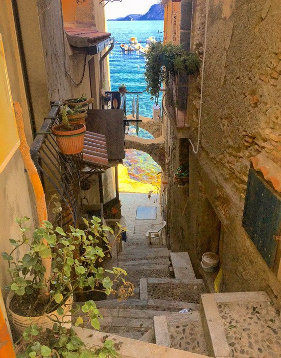 Callejón hacia el mar en Chianalea - SCILLA