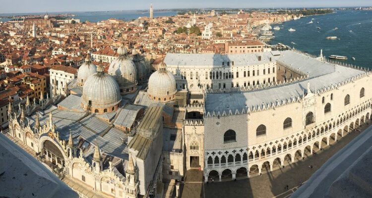 El Conjunto de Basilica de San Marcos y Palazzo Ducale