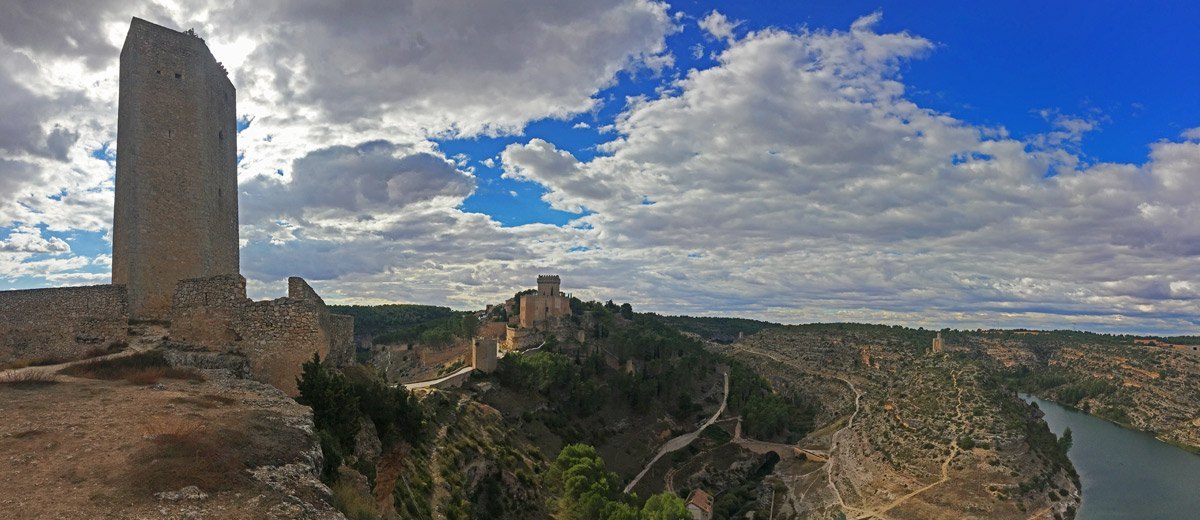 Panorama de Alarcón y el Júcar