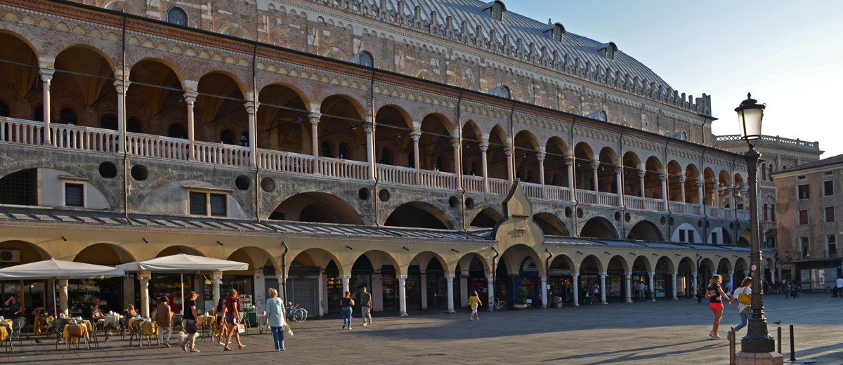 Palazzo della Ragione - Piazza dei Frutti