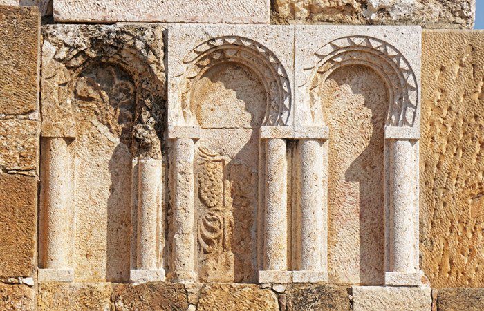 Detalle de los arcos de herradura de la Antigua Mezquita Omeya