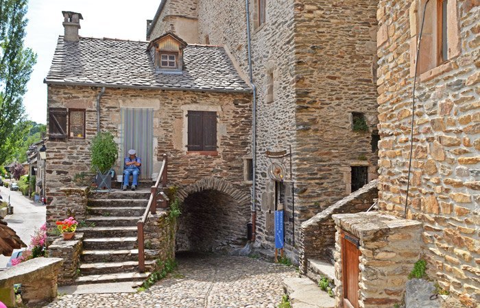 Arco bajo casa típica
