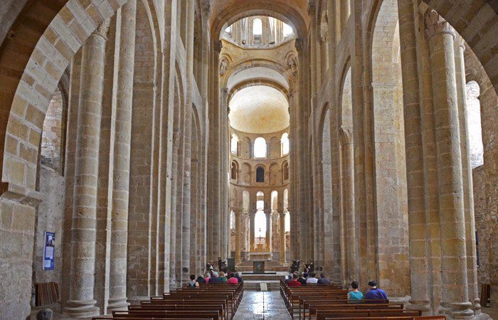 Interior de la iglesia Sainte-Foy (Conques)