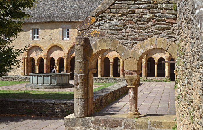 Claustro de la Antigua Abadía de Conques