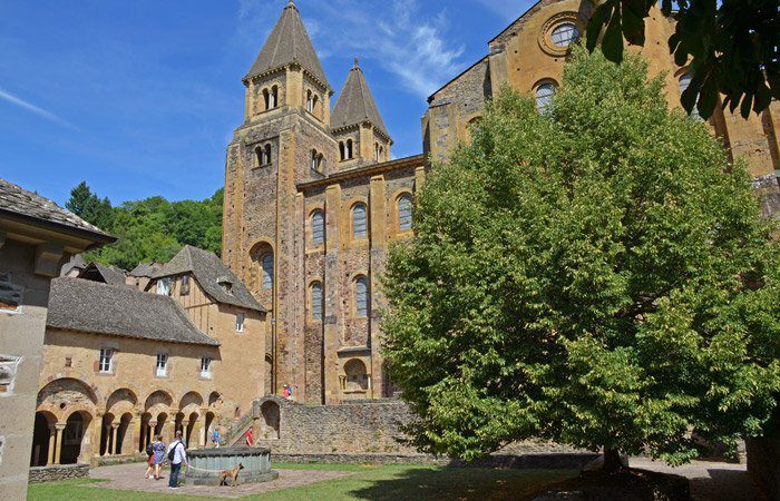 Claustro e Iglesia Abacial