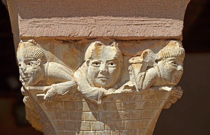 Capitel del claustro