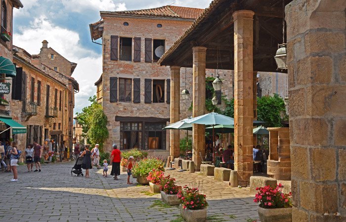 Grand Rue Raimond VII y les Halles