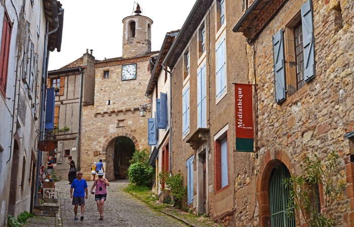 Porte de l'Horloge desde la Grand Rue de l'Horloge