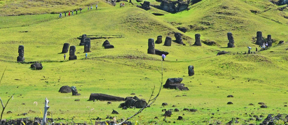 Vista general del recinto de Rano Raraku
