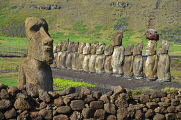 El "moai viajero" y sus 15 antagonistas en Tongariki